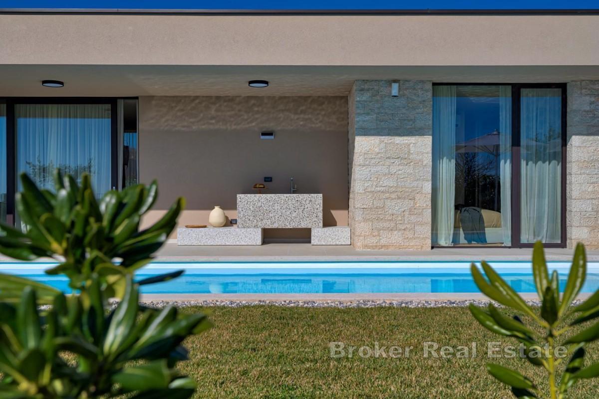 Villa de plain-pied design avec piscine et équipements haut de gamme