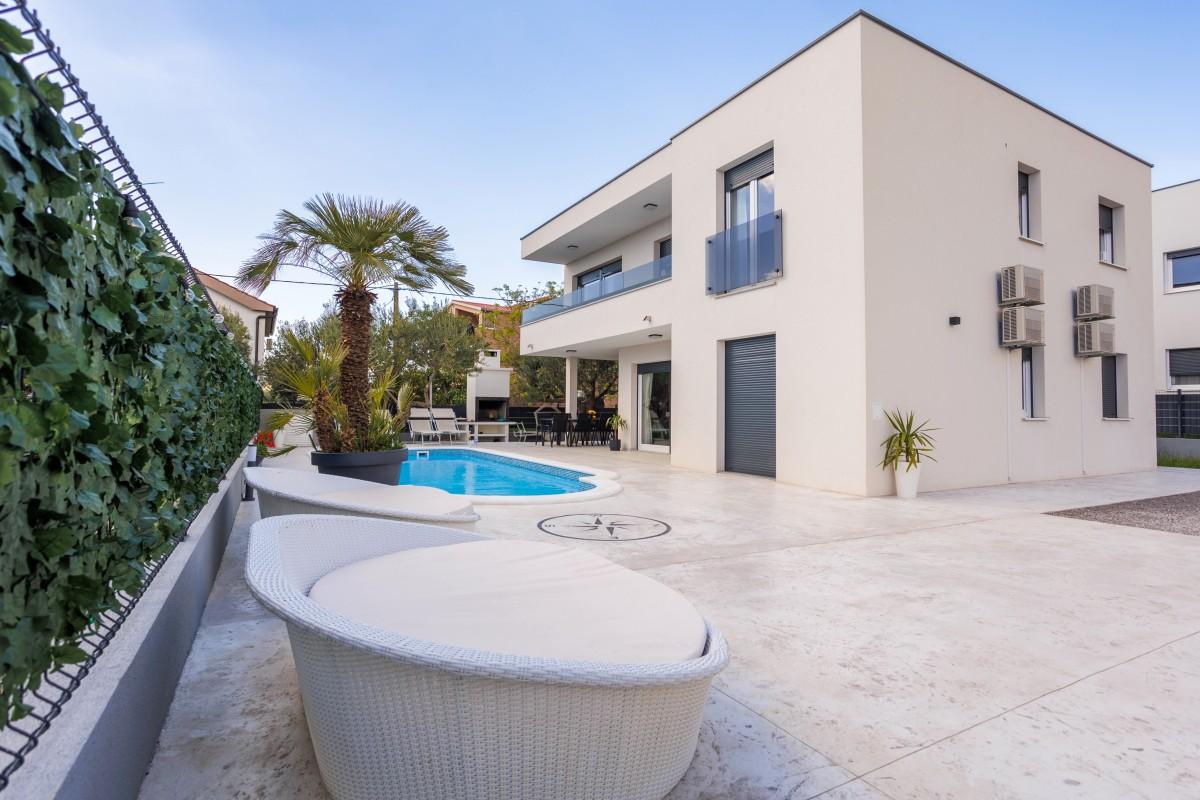 001-2055-01-kastela-modern-villa-with-swimming-pool-for-sale