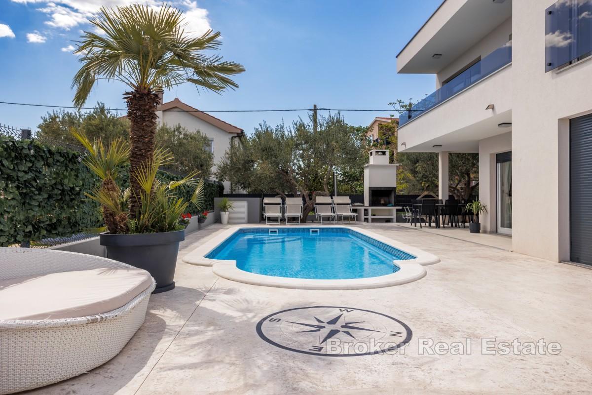 Modern villa med pool