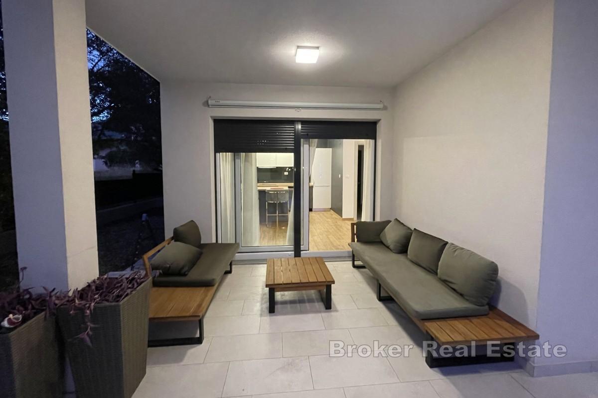 Moderna vila s bazenom