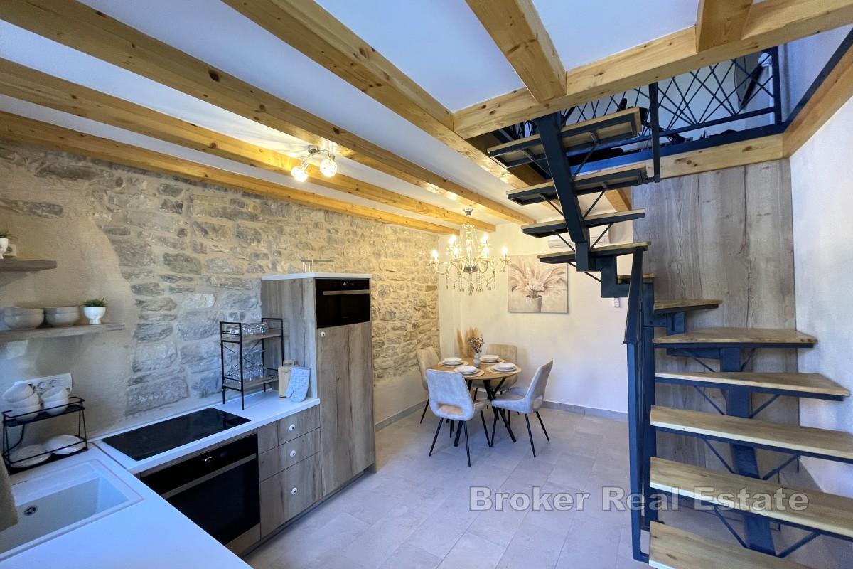 Dreistöckiges, frisch renoviertes Steinhaus