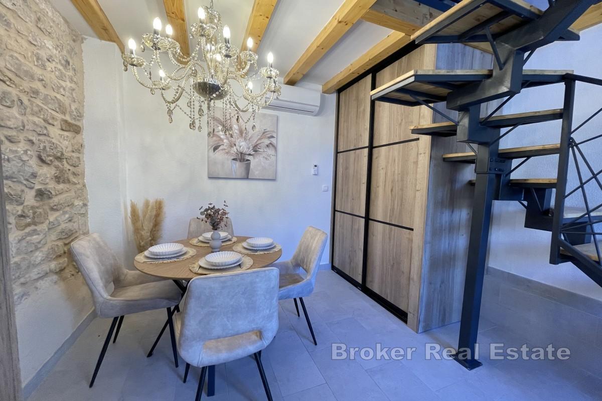 Dreistöckiges, frisch renoviertes Steinhaus