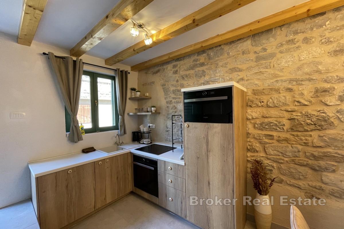 Dreistöckiges, frisch renoviertes Steinhaus