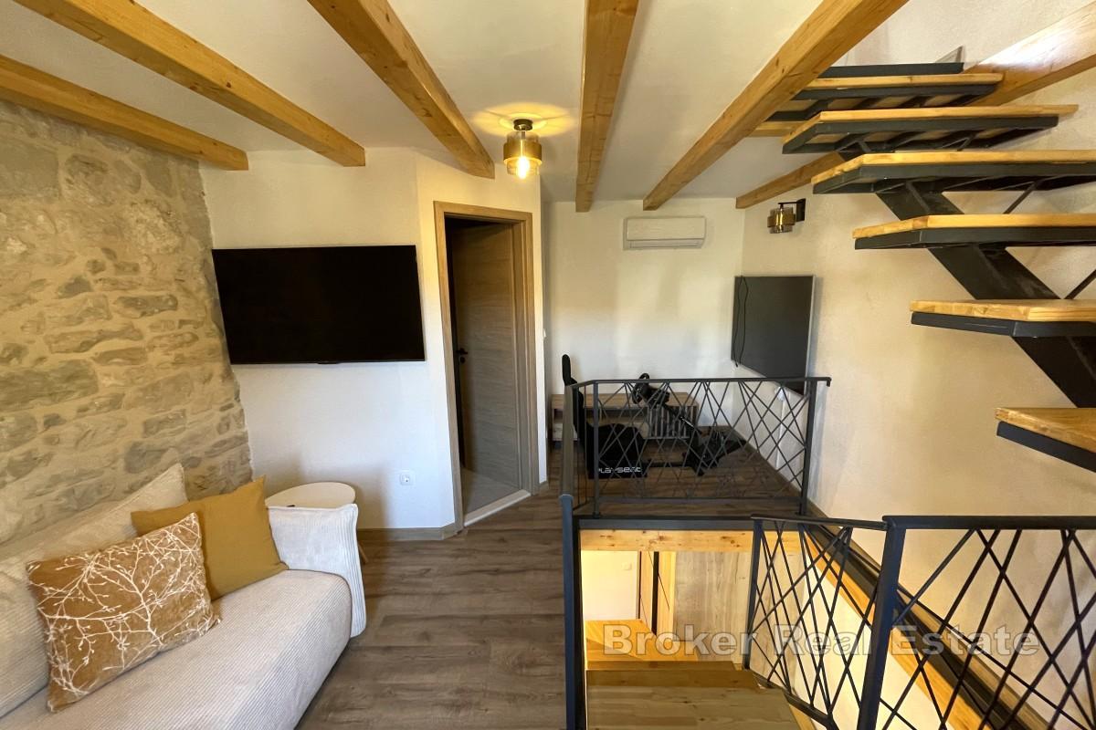 Dreistöckiges, frisch renoviertes Steinhaus