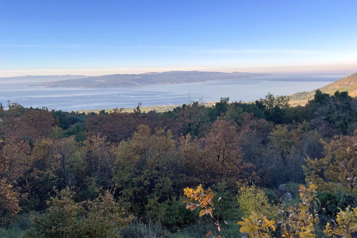 Građevinsko zemljište s pogledom na more podno Biokova