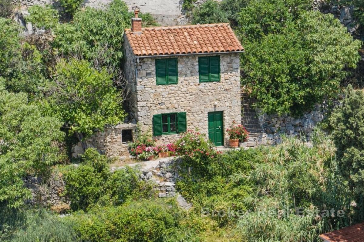 Kuća za renovaciju s otvorenim pogledom na more uz Park prirode Biokovo