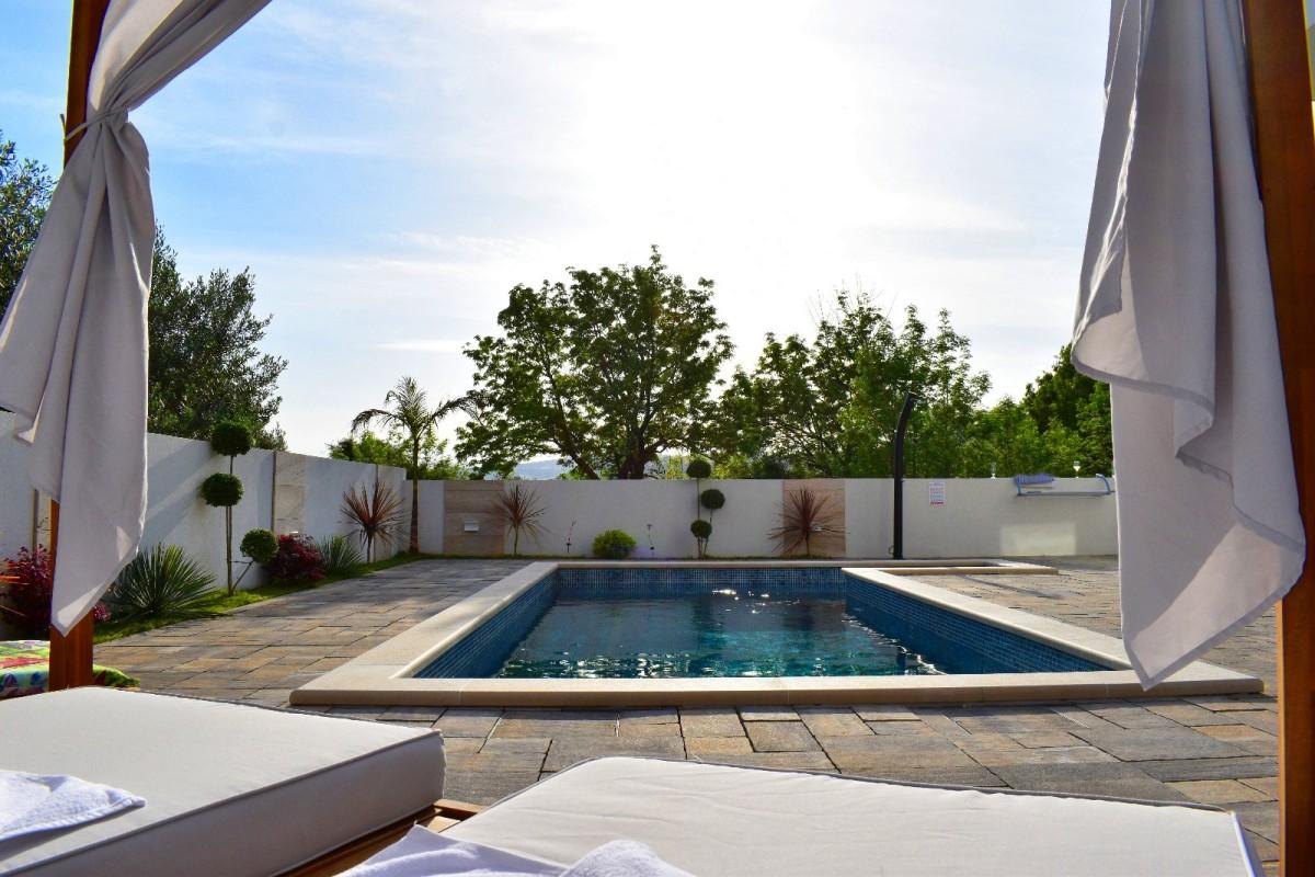 001-2055-06-kastela-luxury-villa-with-pool-for-sale