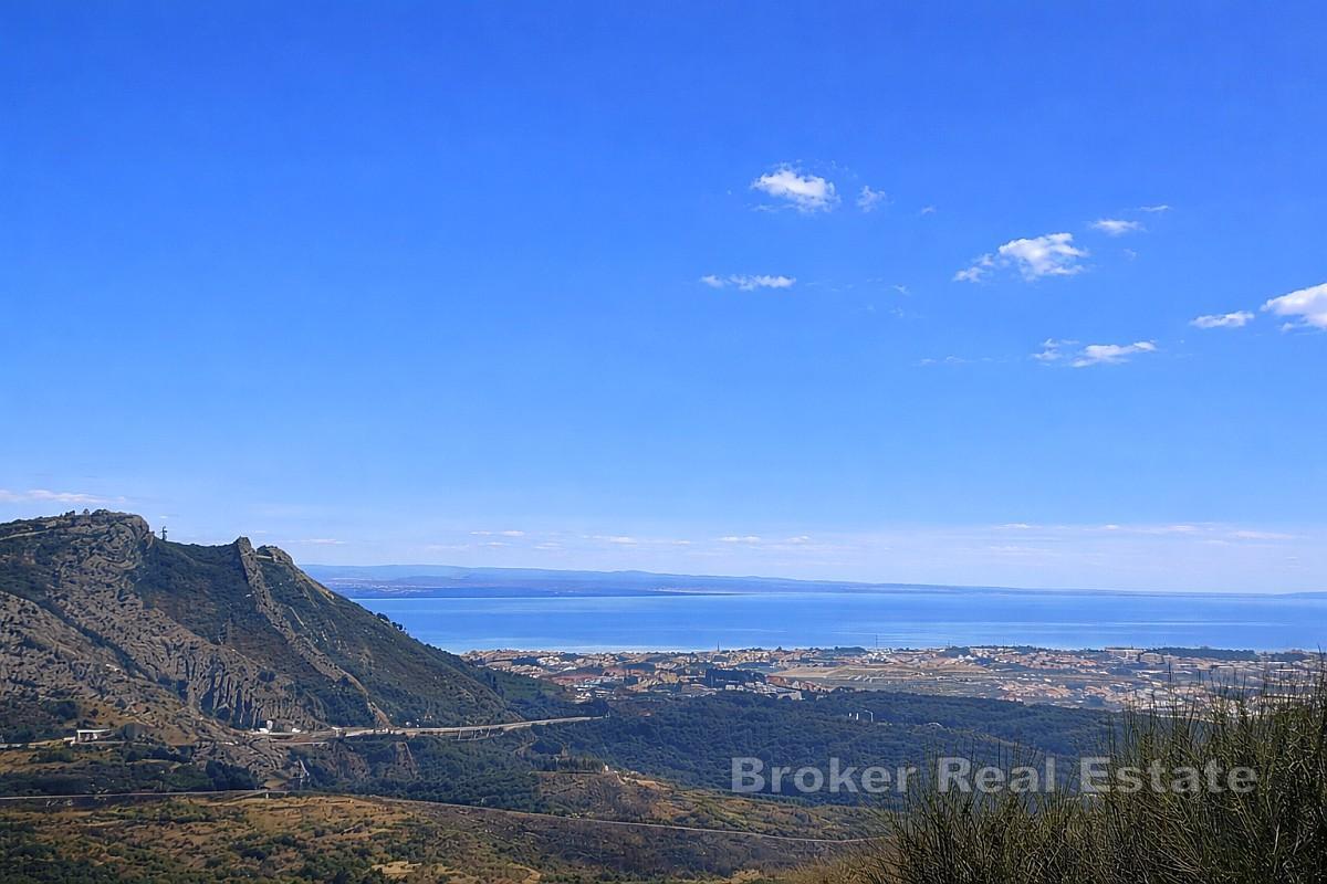 Terrain constructible avec vue sur la mer et la forteresse de Klis