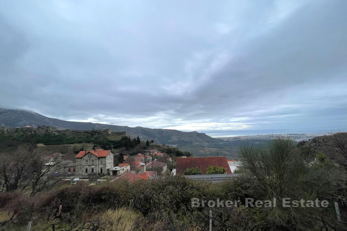 Terrain constructible avec vue sur la mer et la forteresse de Klis