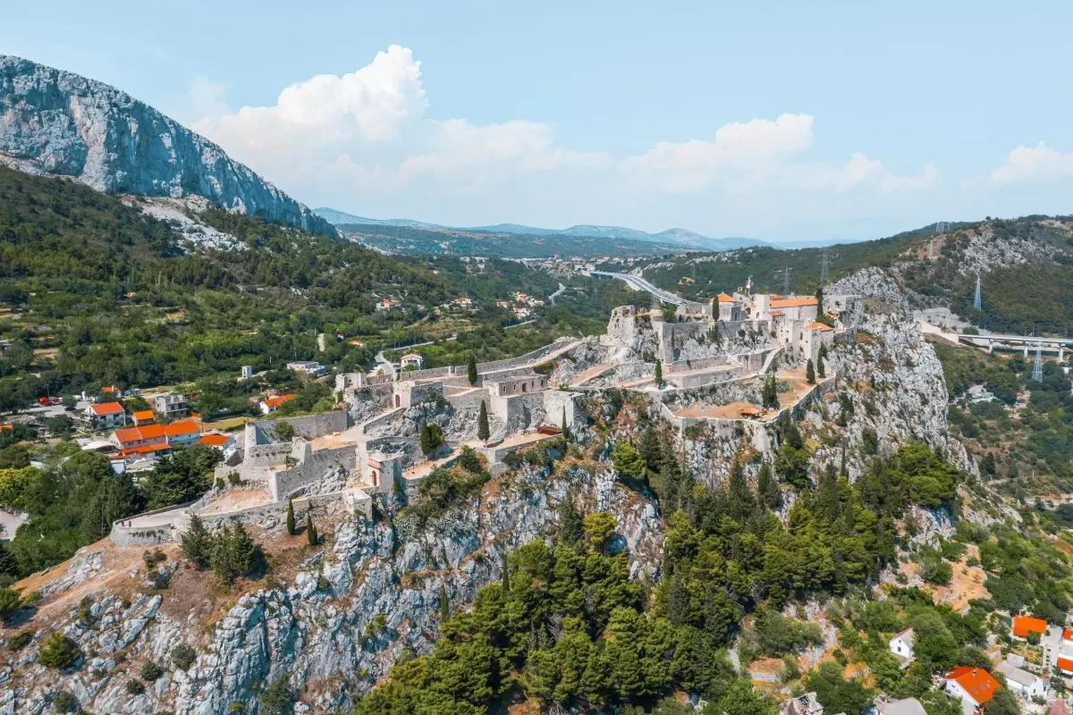 001-2055-08-Klis-attractive-building-plot-sale