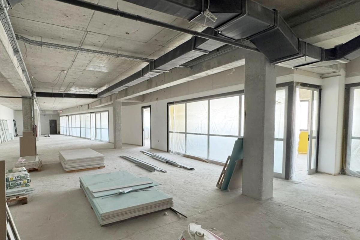 001-2056-02b-split-commercial-space-in-modern-office-building-for-rent