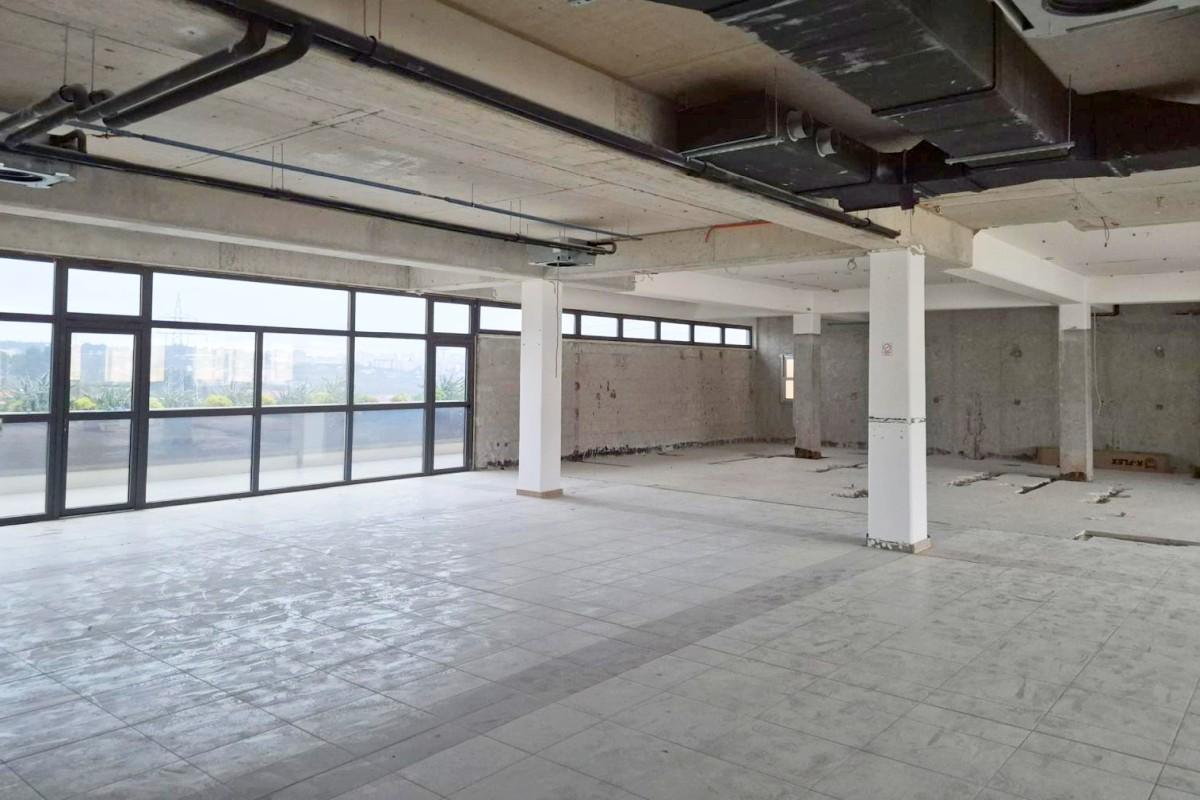 001-2056-02d-split-spacious-office-space-for-rent