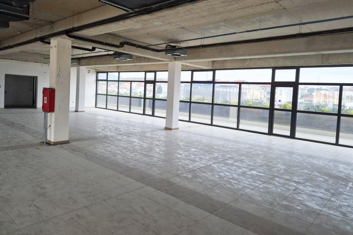 001-2056-02e-split-spacious-office-space-for-rent