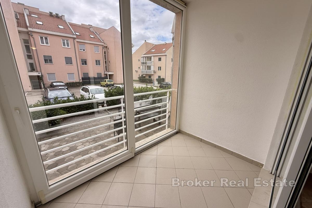 Zwei-Zimmer-Wohnung mit Loggia in einem Wohnhaus