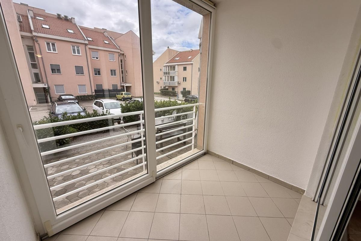 Tvårumslägenhet med loggia i ett bostadshus