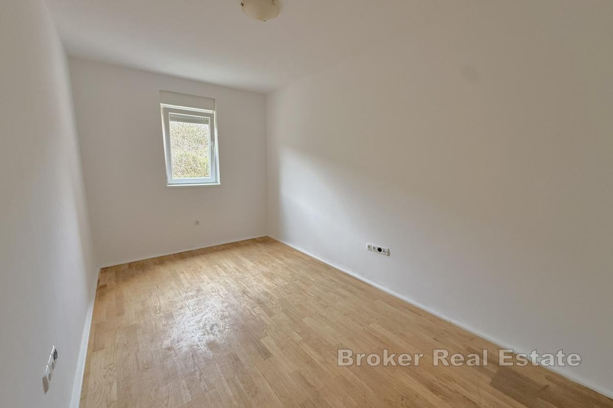 Zwei-Zimmer-Wohnung mit Loggia in einem Wohnhaus