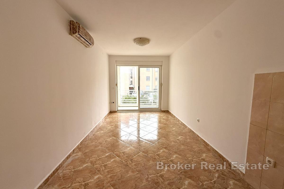 Zwei-Zimmer-Wohnung mit Loggia in einem Wohnhaus