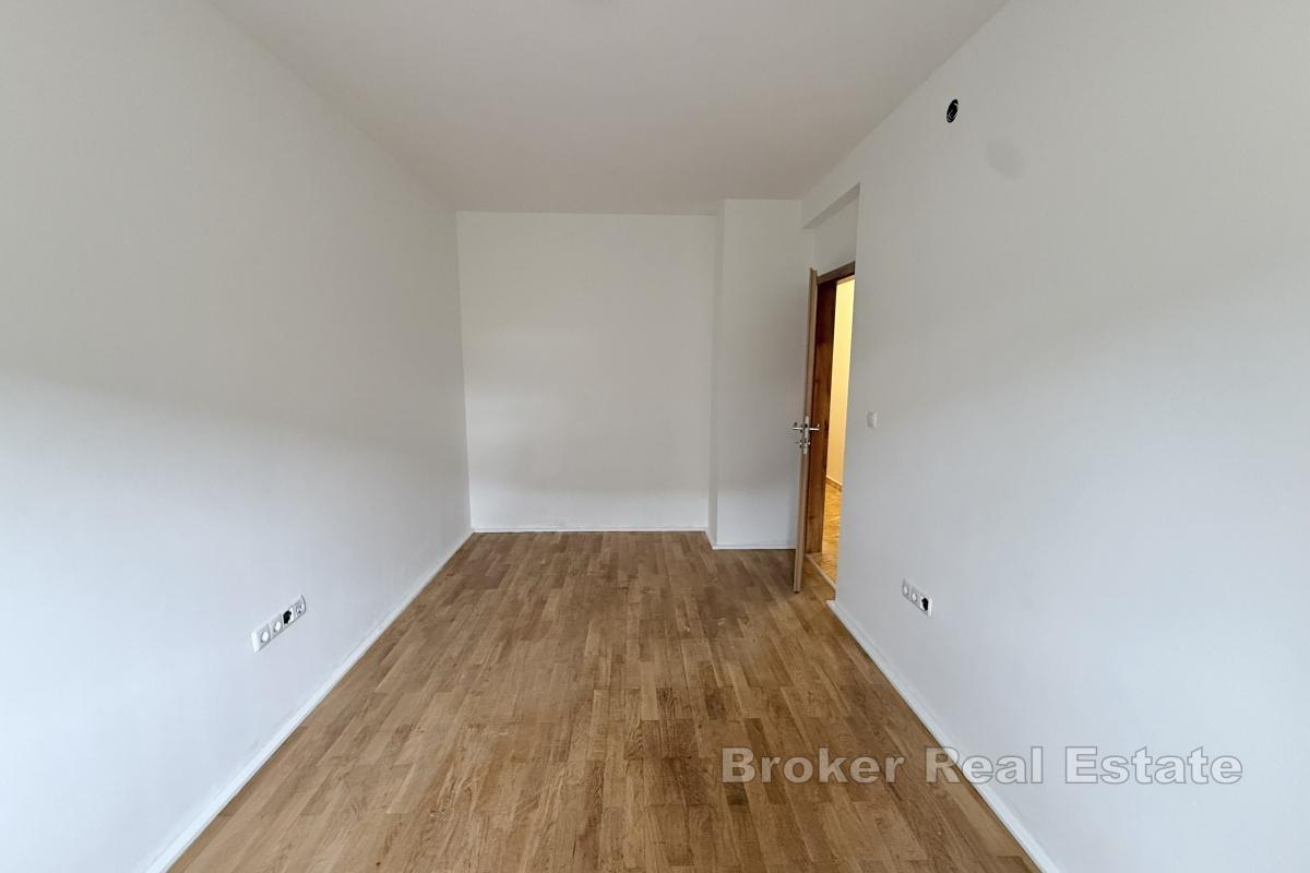 Zwei-Zimmer-Wohnung mit Loggia in einem Wohnhaus