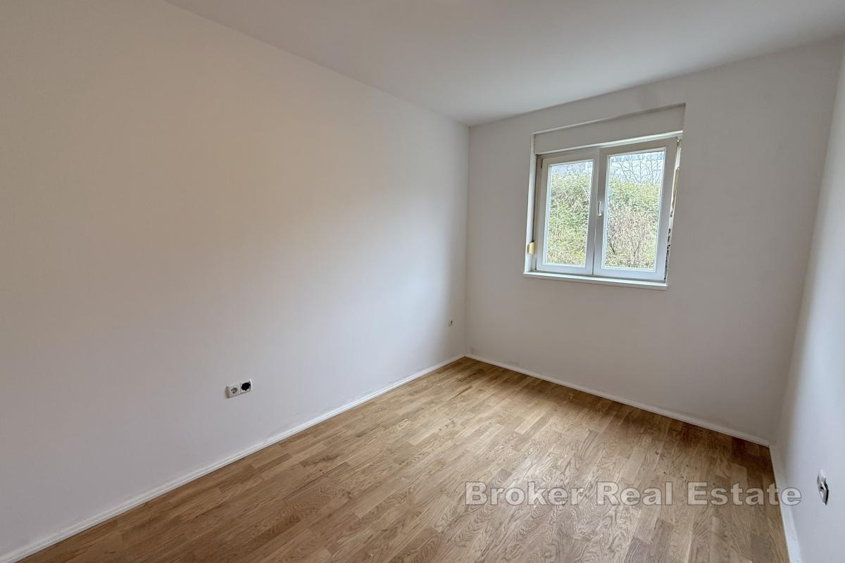 Zwei-Zimmer-Wohnung mit Loggia in einem Wohnhaus