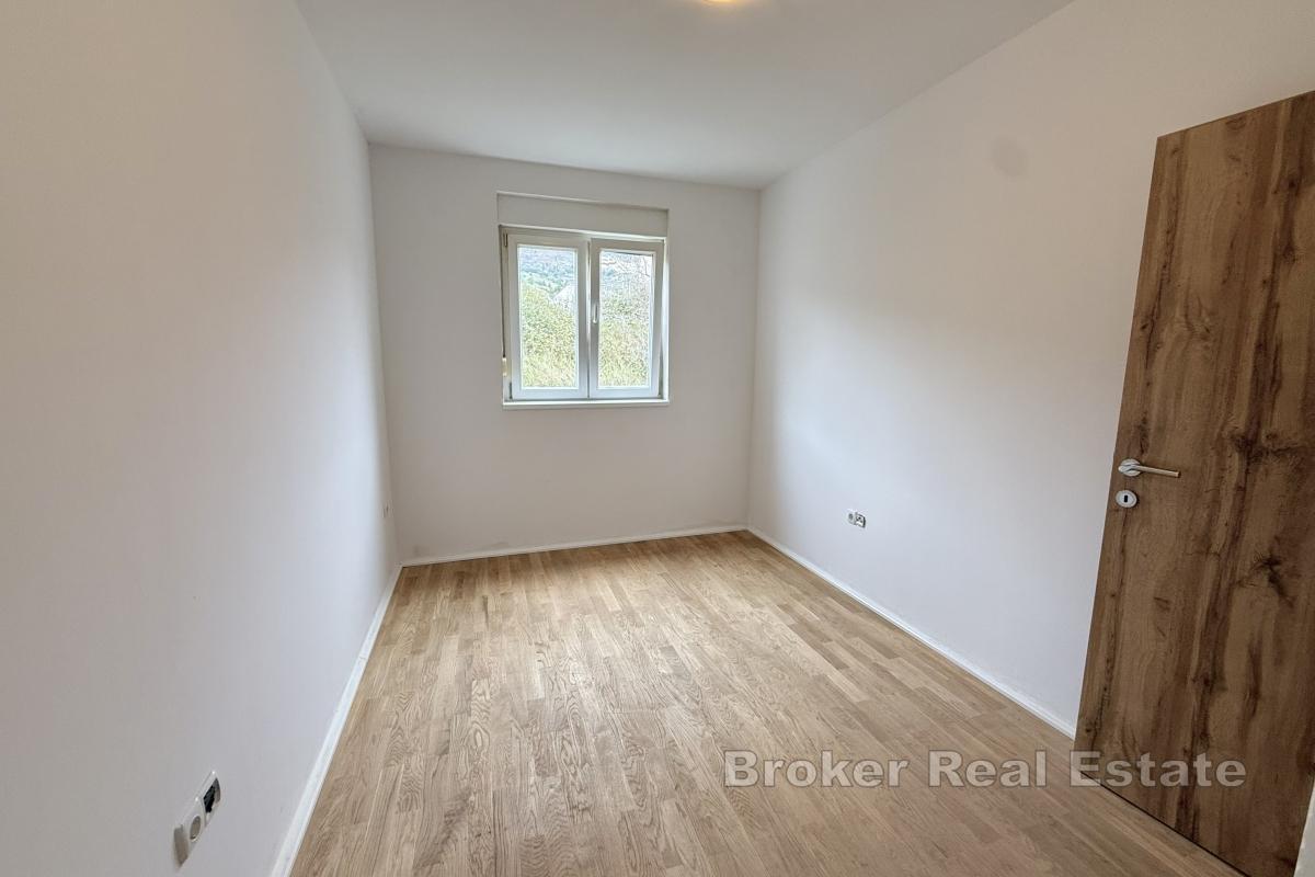 Zwei-Zimmer-Wohnung mit Loggia in einem Wohnhaus