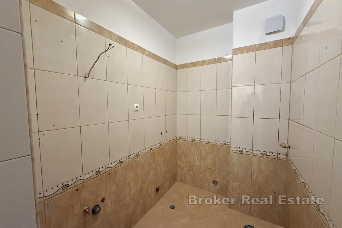 Zwei-Zimmer-Wohnung mit Loggia in einem Wohnhaus