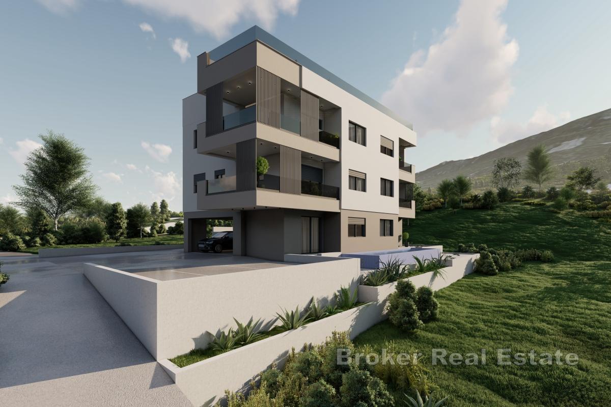 Ampio attico con tre camere da letto, balcone e loggia in un nuovo edificio