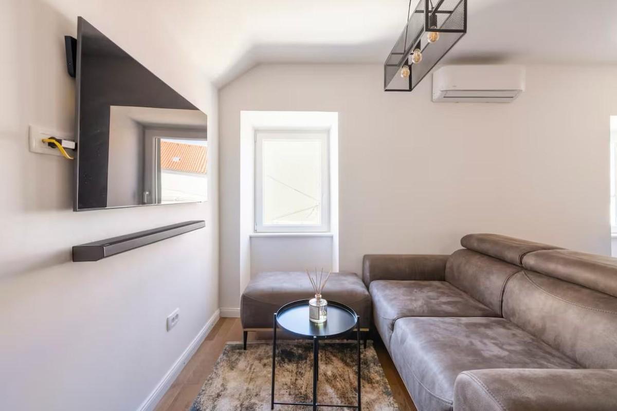 001-2056-08-Split-Centre-Fully-renovated-two-bedroom-apartment-and-studio-for-sale
