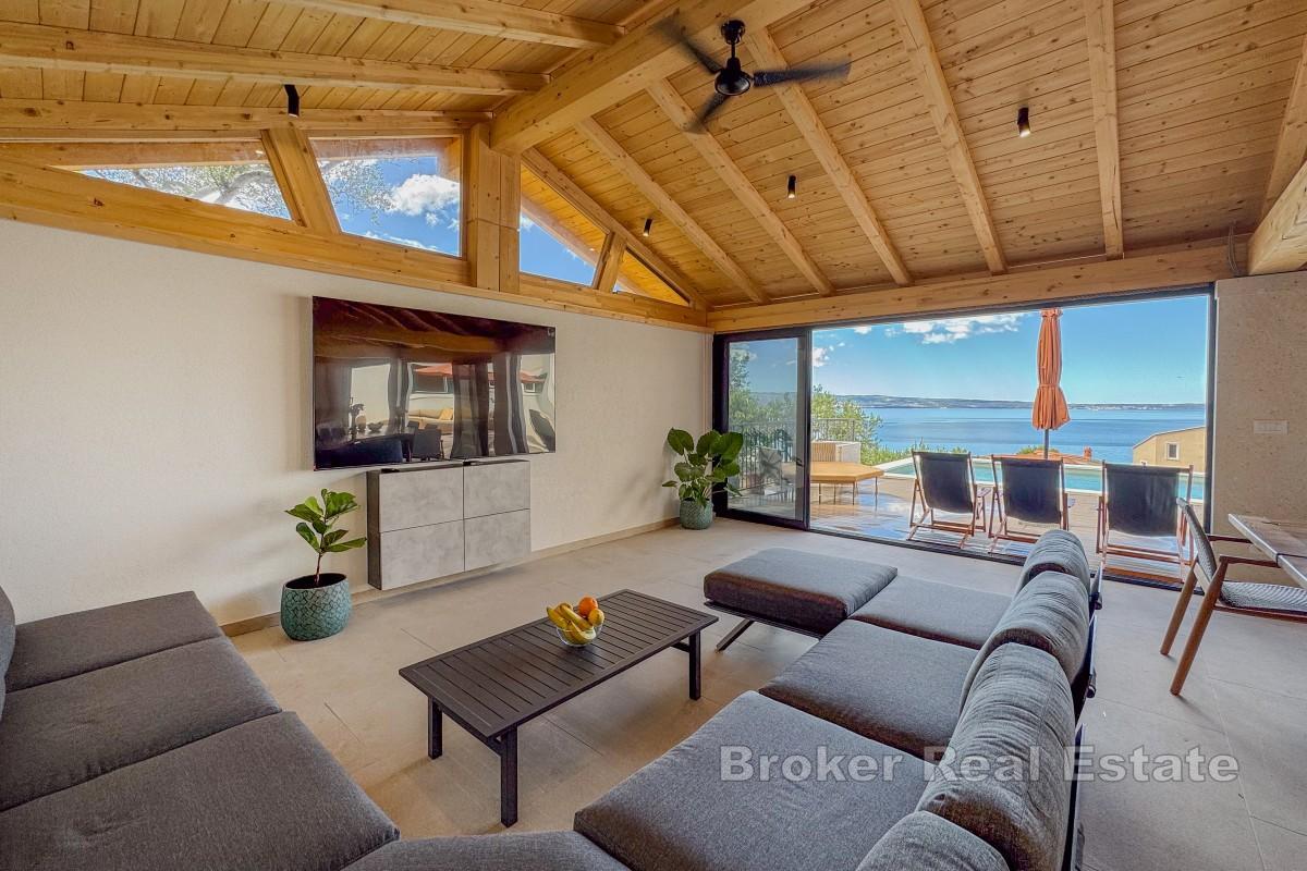 Ampia villa con piscina e vista panoramica sul mare