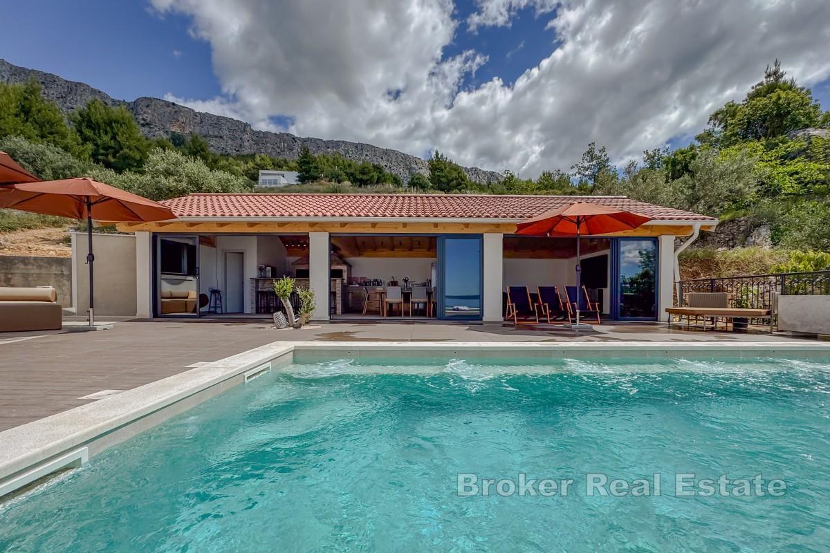 Ampia villa con piscina e vista panoramica sul mare