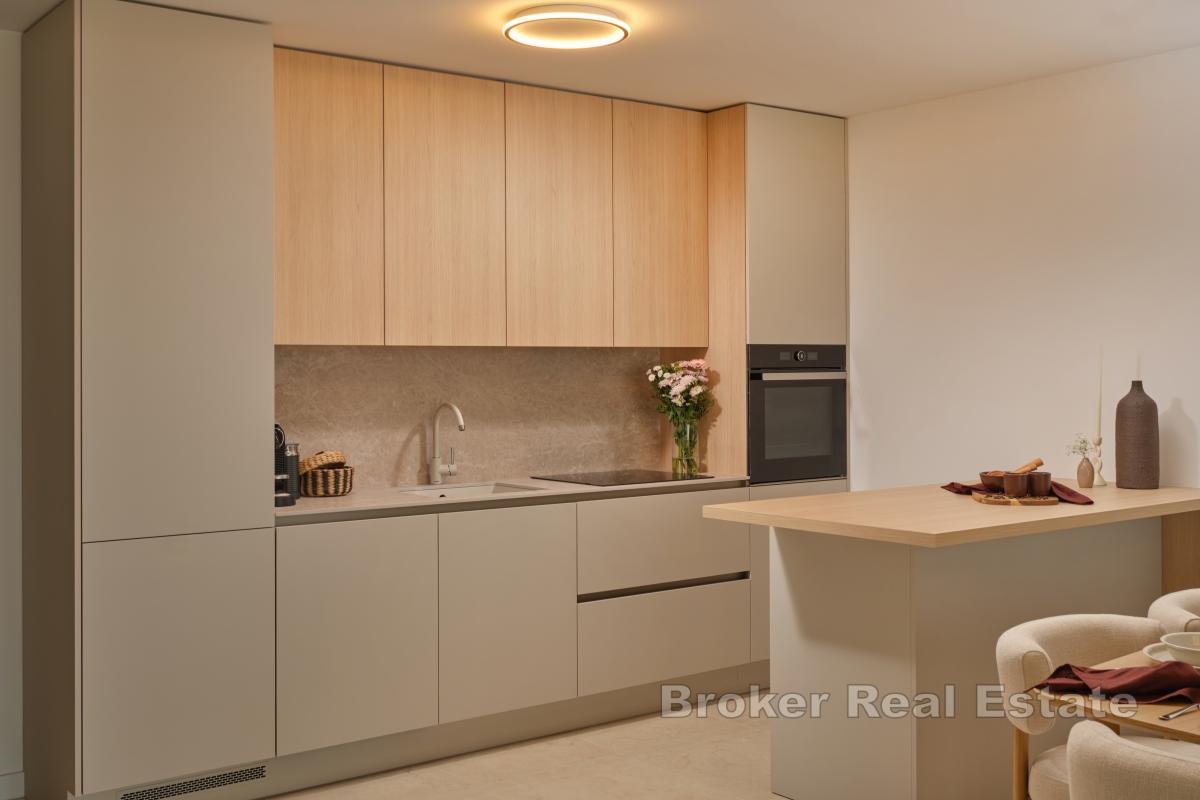 Luxusní třípatrový apartmán ve vile se soukromým bazénem