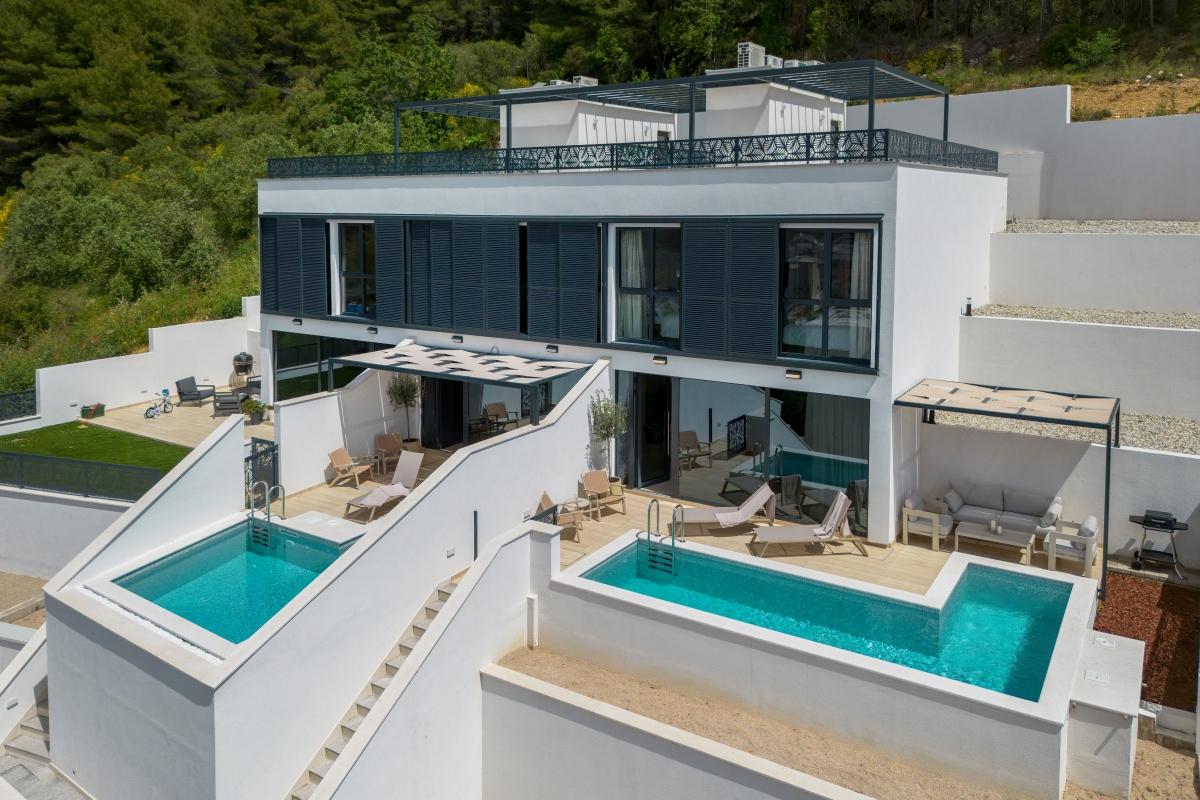 001-2056-17-Split-area-luxury-apartment-with-private-pool-for-rent