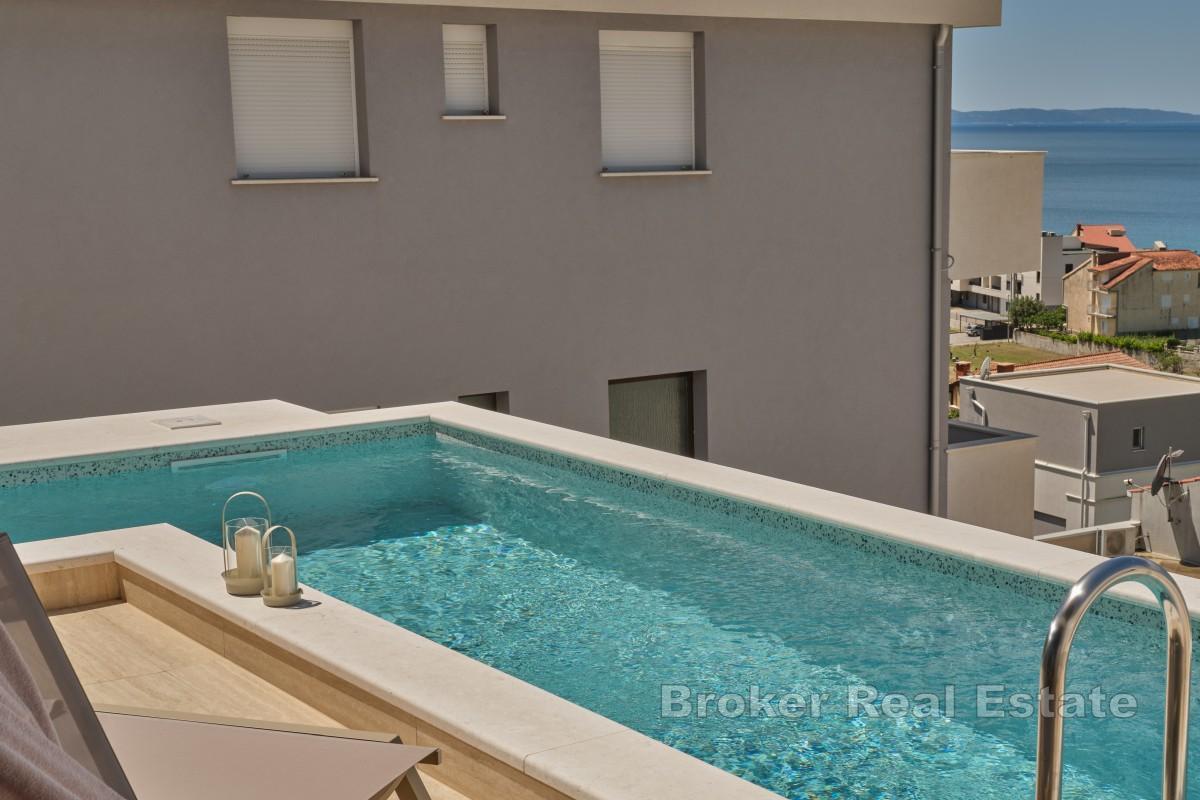 Exklusive Dreizimmerwohnung in einer Luxusvilla mit Pool