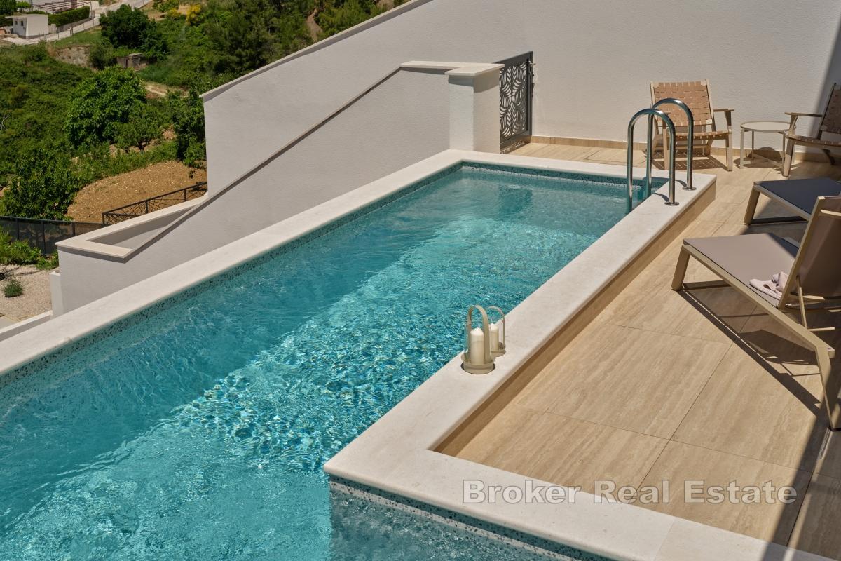 Esclusivo appartamento su tre livelli con piscina privata in affitto a lungo termine