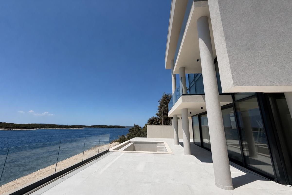 Exklusive Villa in erster Reihe zum Meer