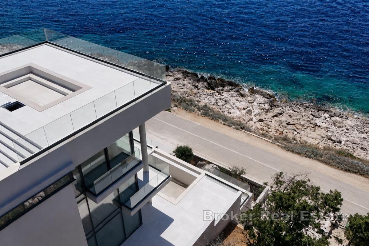 Eksklusiv villa i første rad mot havet