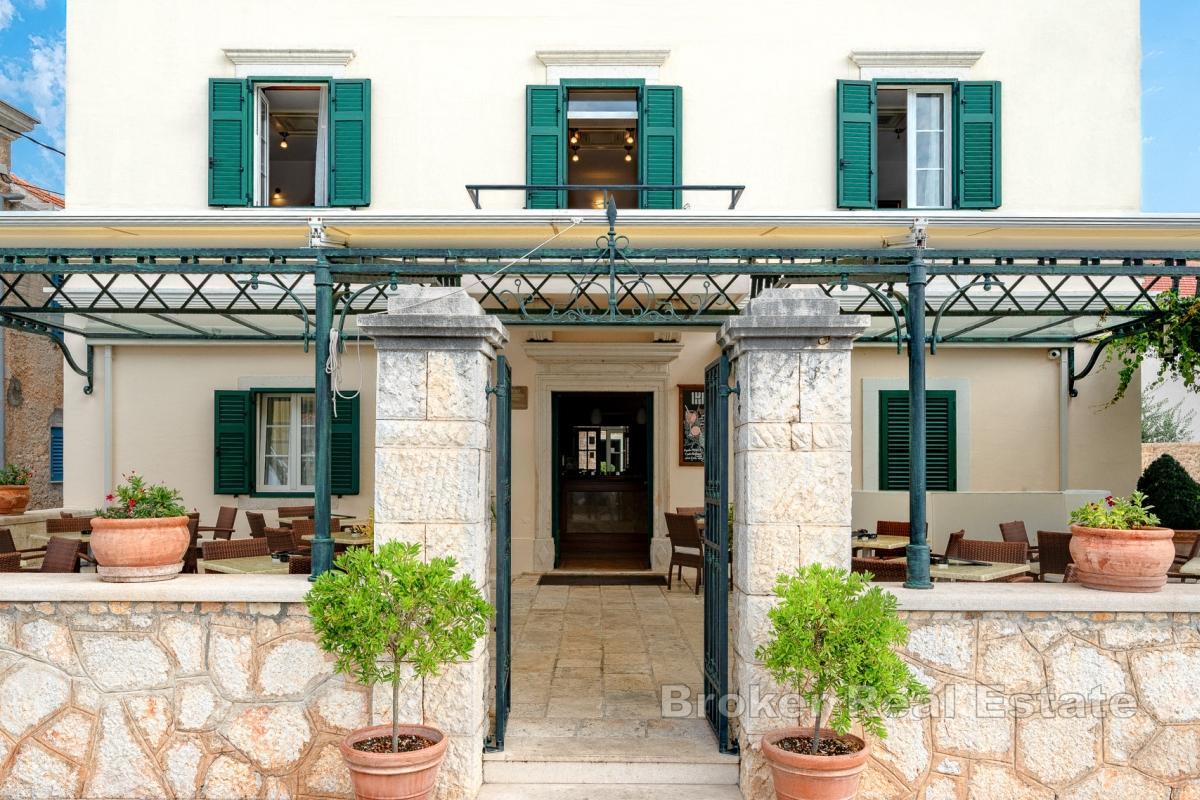 Autentičan boutique hotel u povijesnoj vili u prvom redu uz more