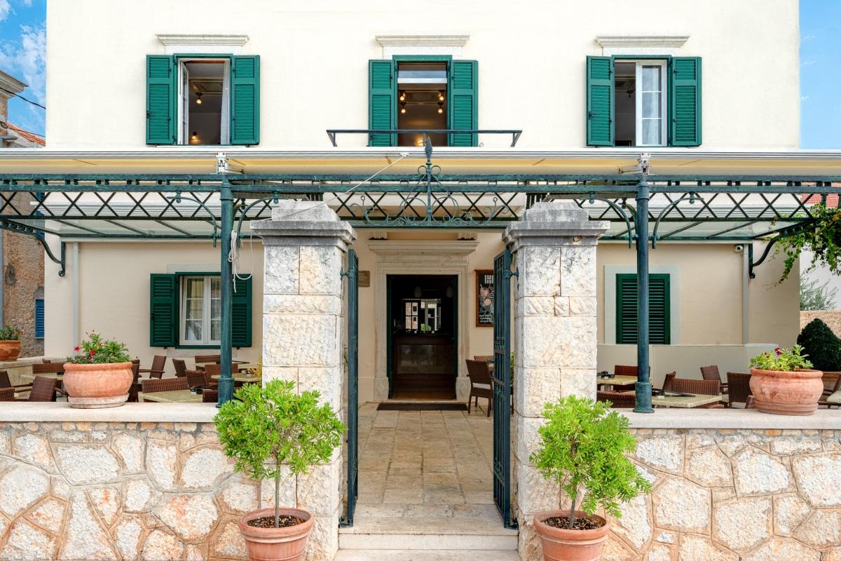 Autentičan boutique hotel u povijesnoj vili u prvom redu uz more