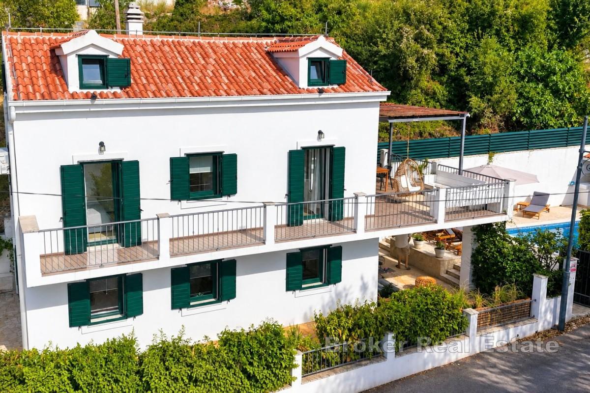 Charmantes Haus mit Pool und Panoramablick aufs Meer