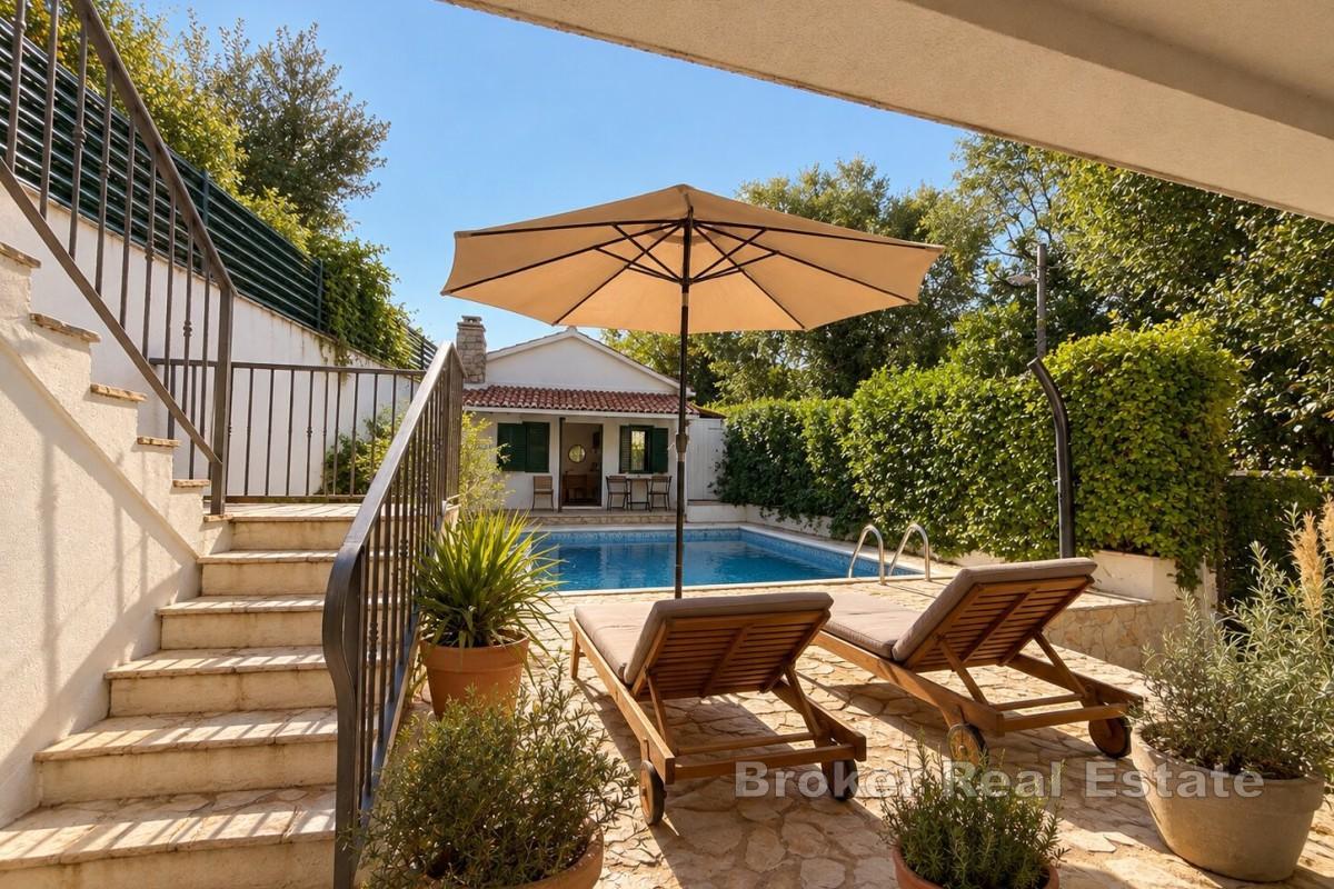 Charmantes Haus mit Pool und Panoramablick aufs Meer