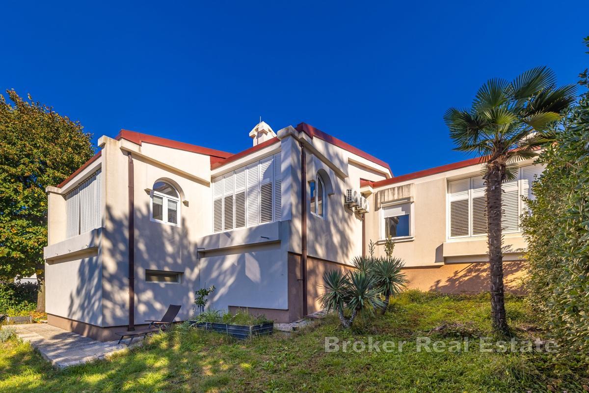Casa bifamiliare con vista mare