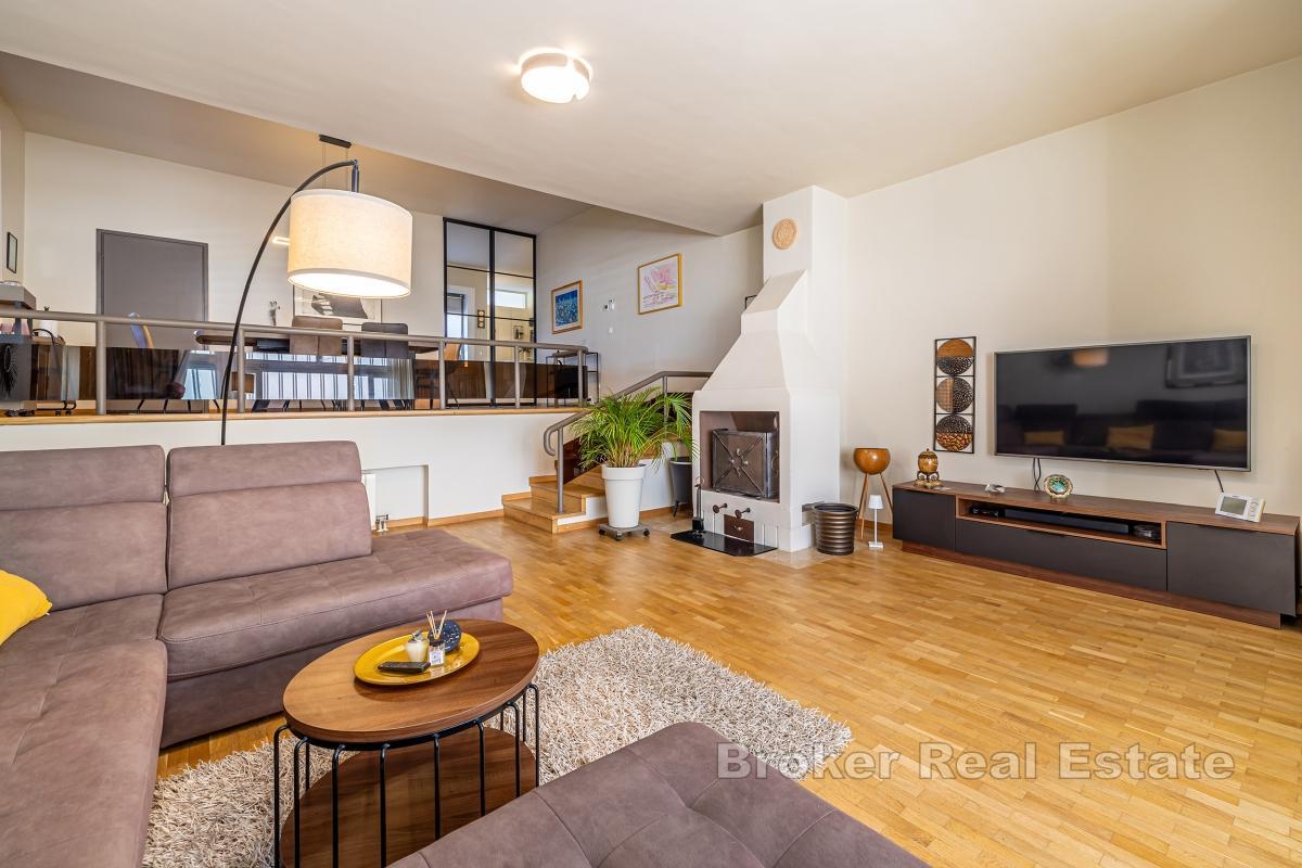 Casa bifamiliare con vista mare