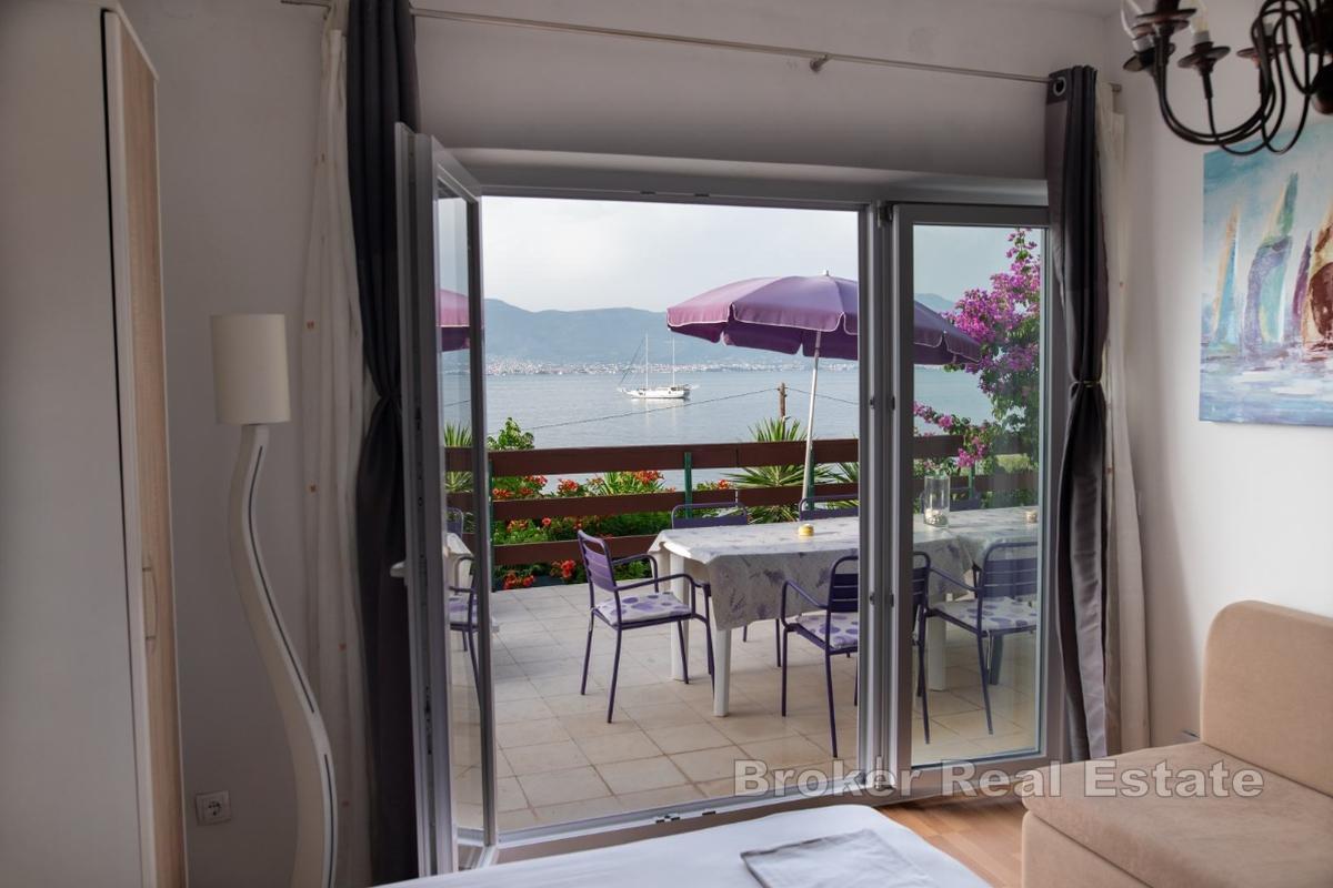 Apartament z dwiema sypialniami, pierwszy rząd do morza