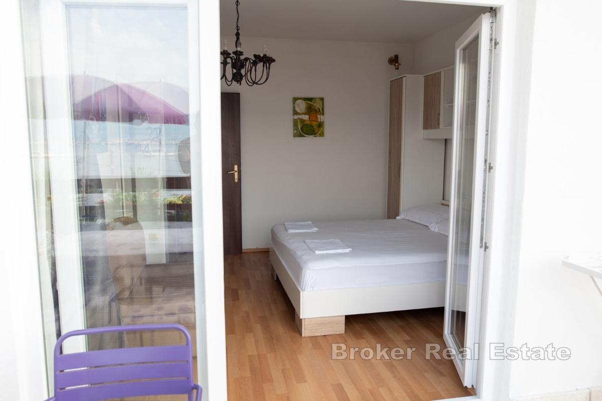 Apartament z dwiema sypialniami, pierwszy rząd do morza