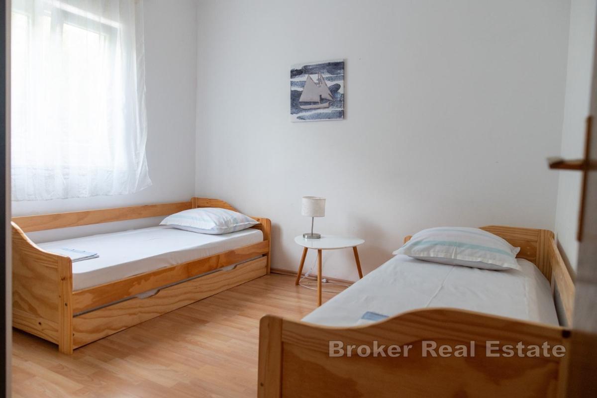 Apartament z dwiema sypialniami, pierwszy rząd do morza