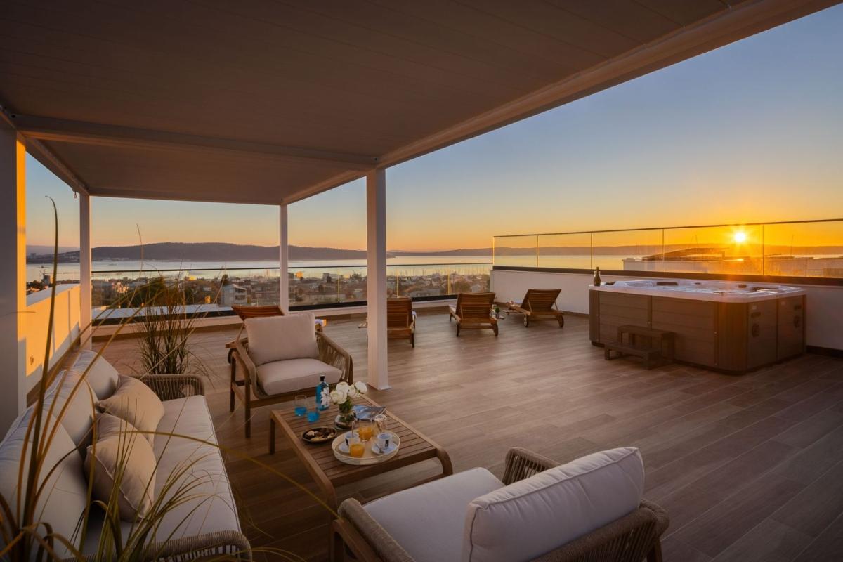 001-2057-09-Kastela-Detached-luxury-villa-with-pool-and-a-sea-view-for-sale