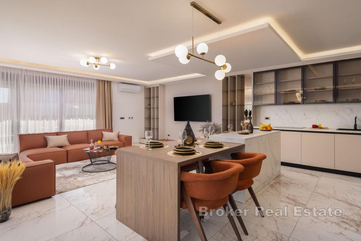 Villa neuve avec piscine et vue mer