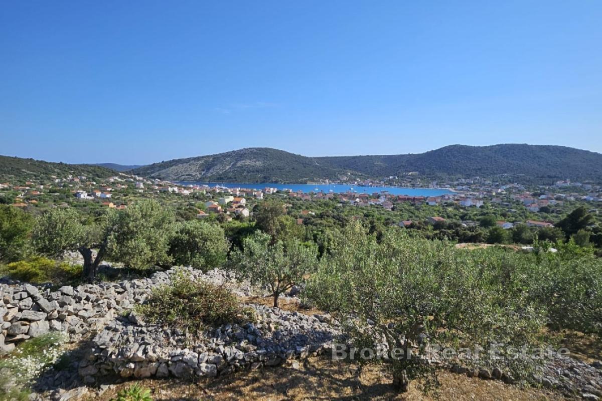 Terrain avec vue sur la mer