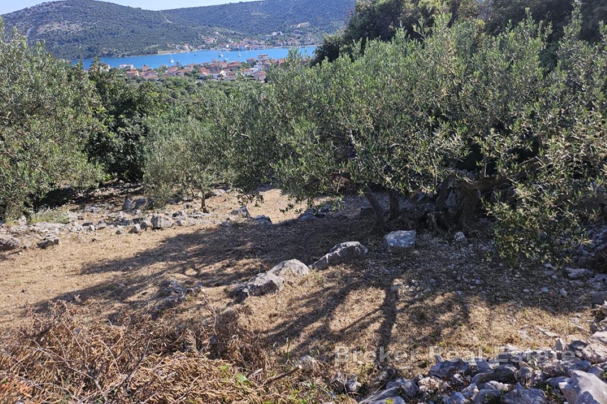 Terrain avec vue sur la mer