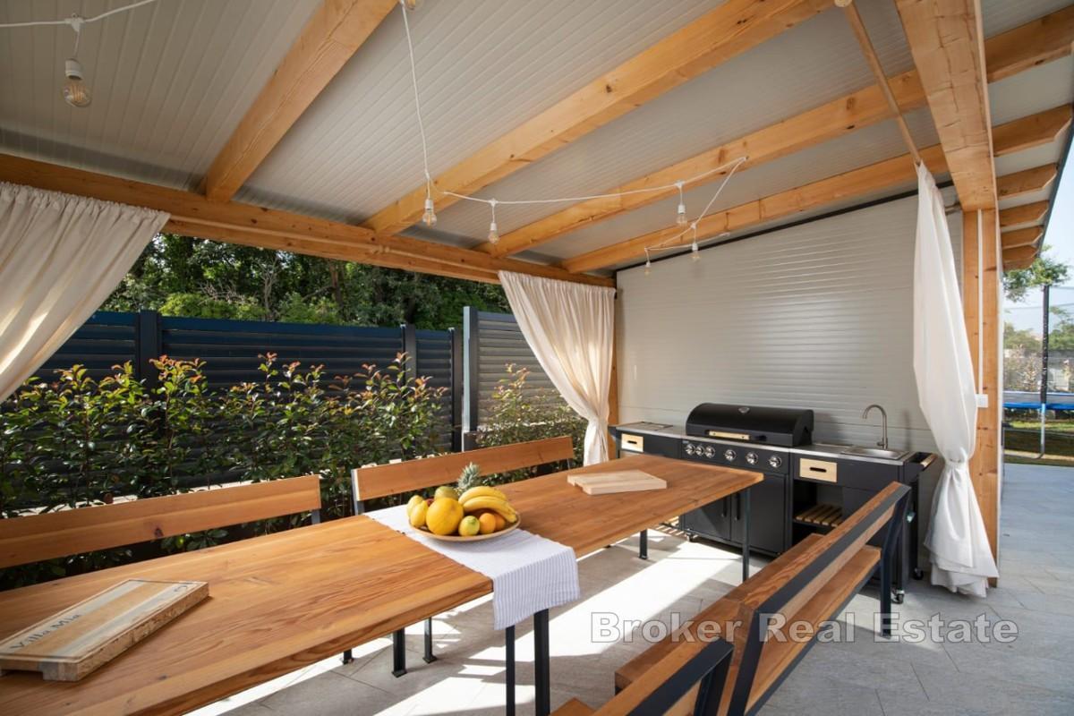 Lyxig nybyggd villa med pool