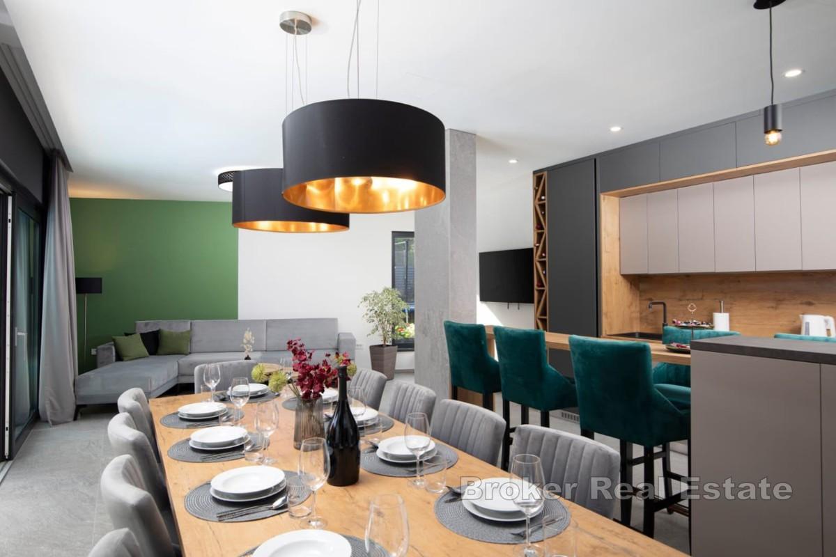 Villa di lusso di nuova costruzione con piscina